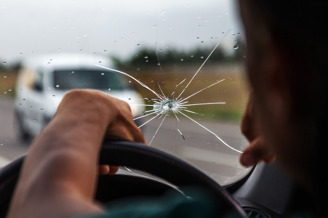 4 Signs It’s Time to Replace Your Windshield | ABQ Auto Glass